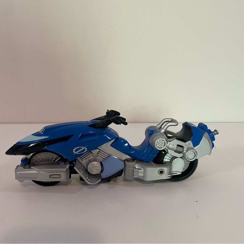 Bandai 2006 Motorcycle Power Rangers Operation Overdrive Blue Helio Cycle 9" Toy